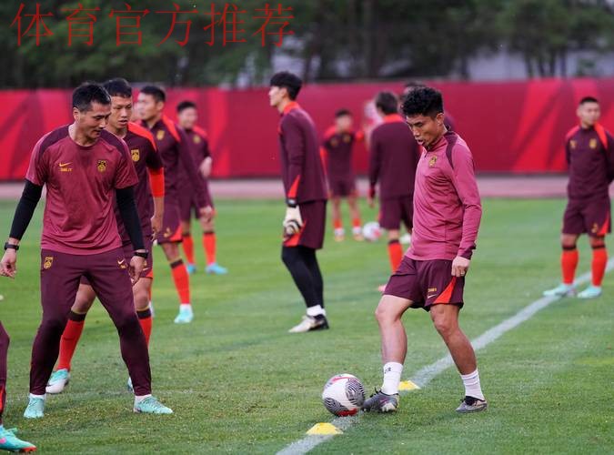 “天公作美”心态良好 国足新山积极备战